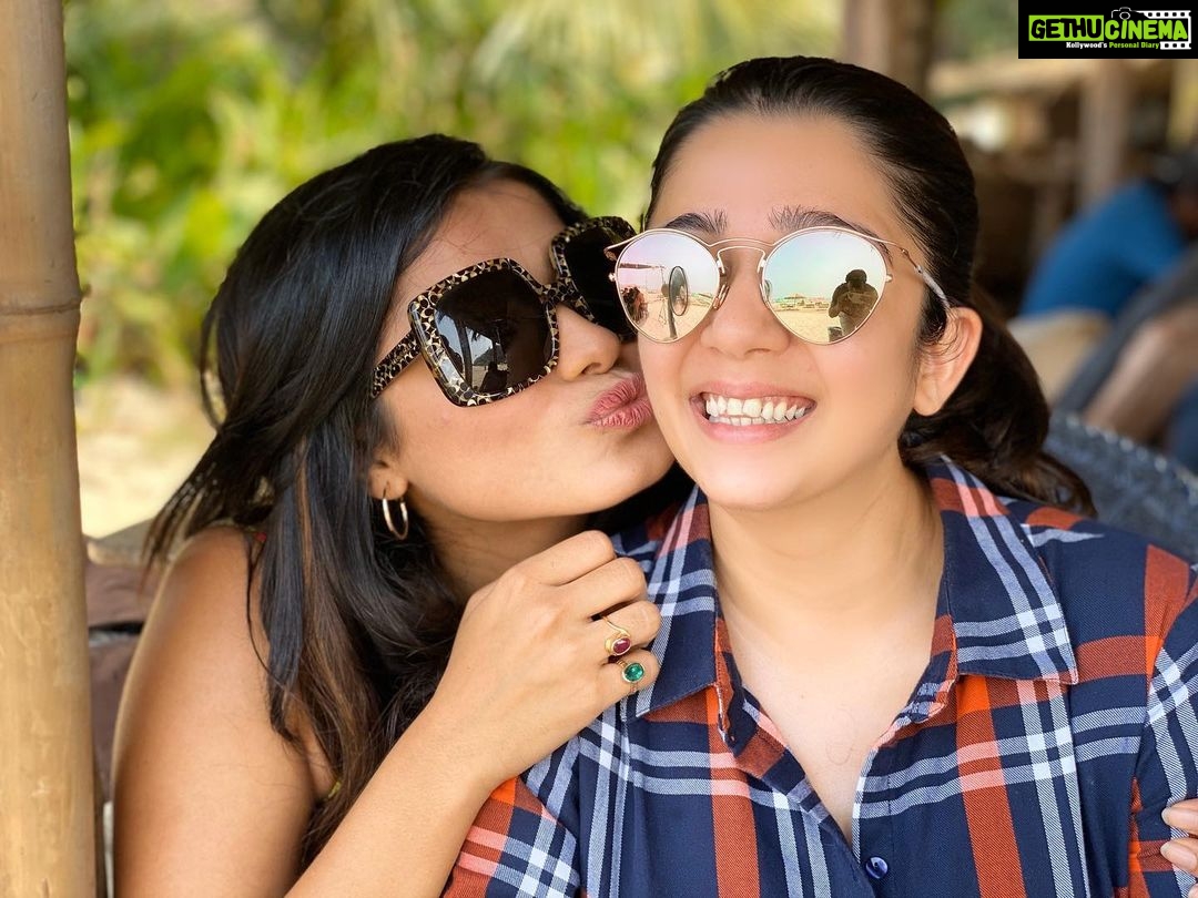Charmy Kaur Instagram - Toooo hottttttt to handle 🔥 ( I m talking abut goa 😛😛 ) . @ketikasharma #romantic #goa #shoot #PCfilm @puriconnects
