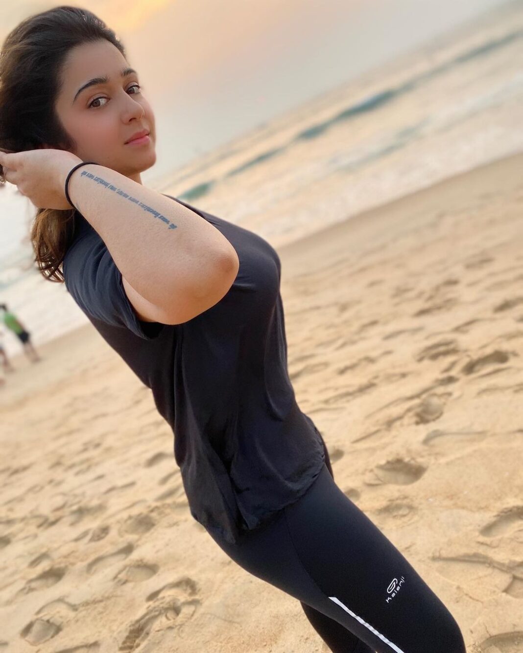 Charmy Kaur Instagram - U can’t stop the waves but u can learn to surf 😉 #fitness #beach #shootmode #goa #romantic #producer #PCfilm 💋