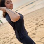 Charmy Kaur Instagram - U can’t stop the waves but u can learn to surf 😉 #fitness #beach #shootmode #goa #romantic #producer #PCfilm 💋
