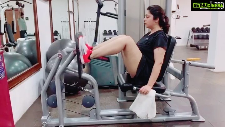 Charmy Kaur Instagram - 😁😁😁😁😁 Sunday done right 💪🏻 #fitness N back to #workmode again 🤩 #shoot #goa #romantic #PCfilm
