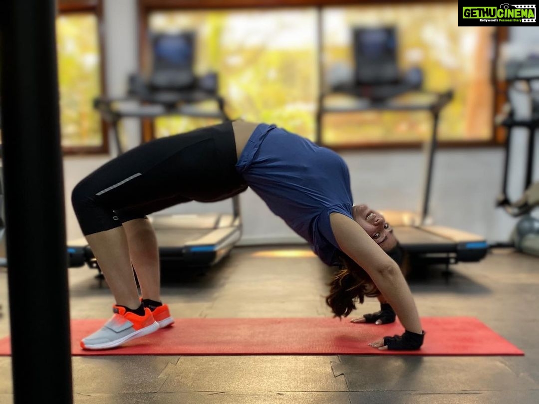 Charmy Kaur Instagram - For all those who wanted to c my face 😜 managed for a click after a killer session 🤟🏻 . #fitness #goals #romantic #goa #shooting 💪🏻🏋️♀️