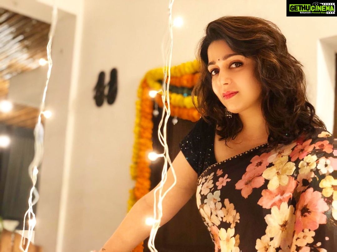 Charmy Kaur Instagram - We do not c things as they r , we c things as we are !! π #happyhalloween #beingme π€© . . . Pic credit @anil.paduri π Now @prasanna_anil02 will permanently hire u for this job πππππππ Location @puriconnects most beautiful work space π€©