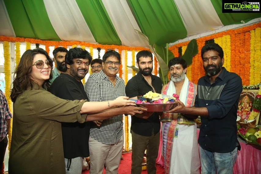Charmy Kaur Instagram - βͺAll the best to entire team of #REDTheFilm .. all Designs look very promising π€π» lots of love to our very own ustaaaad @ram_pothineni n strongest producer #SravanthiMovies πͺπ»β¬