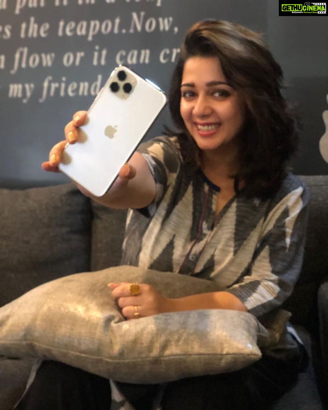 Charmy Kaur Instagram - Yaaaayyyyyyyyy 💋 💃🏼 Loooooooveeee uuuuuu 💕 Thaaaank uuuuuuuuu 😘😘😘 . @apple #iphone11pro #happyme