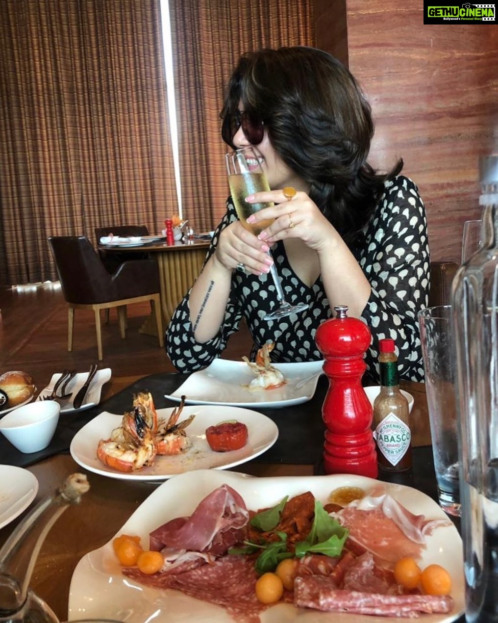 Charmy Kaur Instagram - Happy woman is the prettiest 😁 #sundayfunday #sundaybrunch