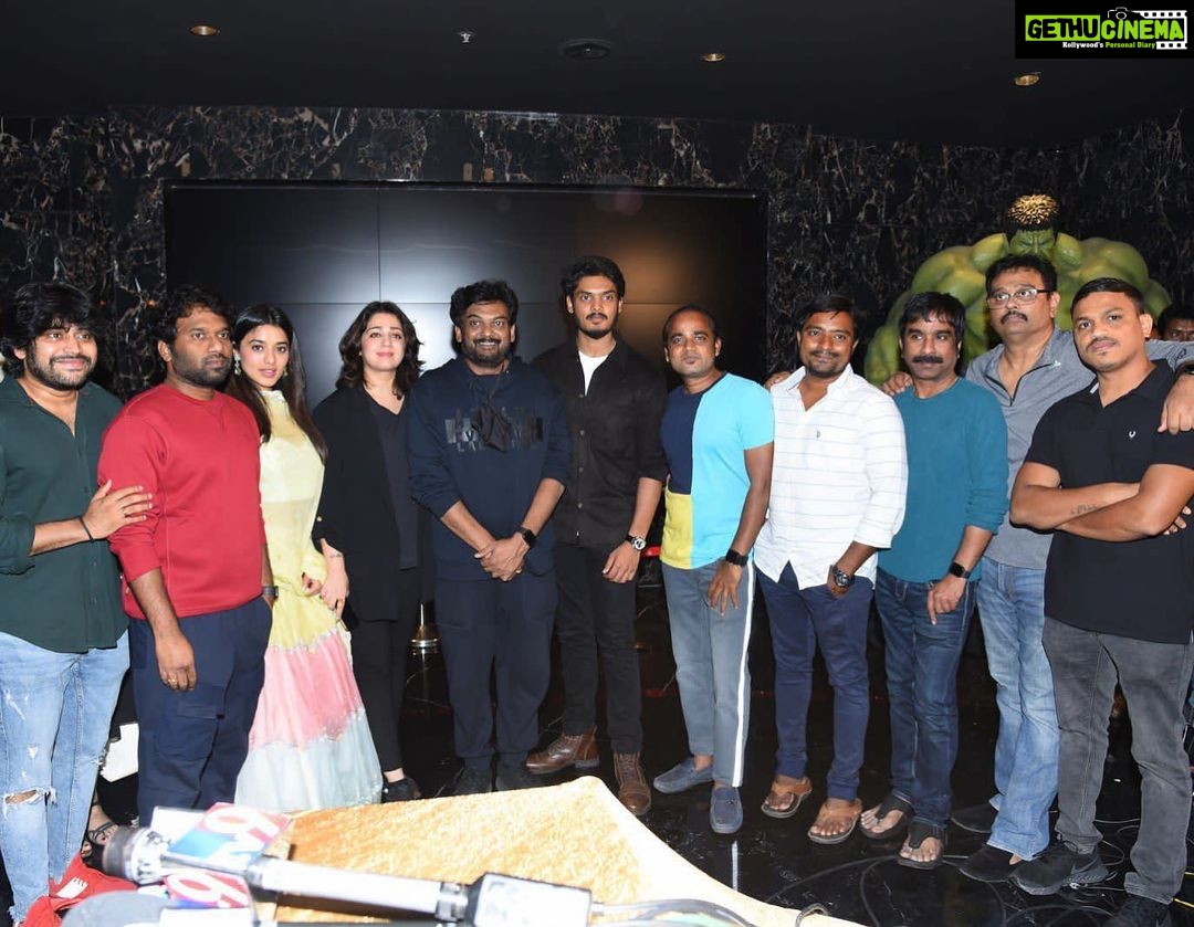 Charmy Kaur Instagram - Team #romantic thanks each and everyone who attended our premiere tonite and extremely grateful to all for giving a blockbuster talk ππΌππ» In theatres from 29 th October