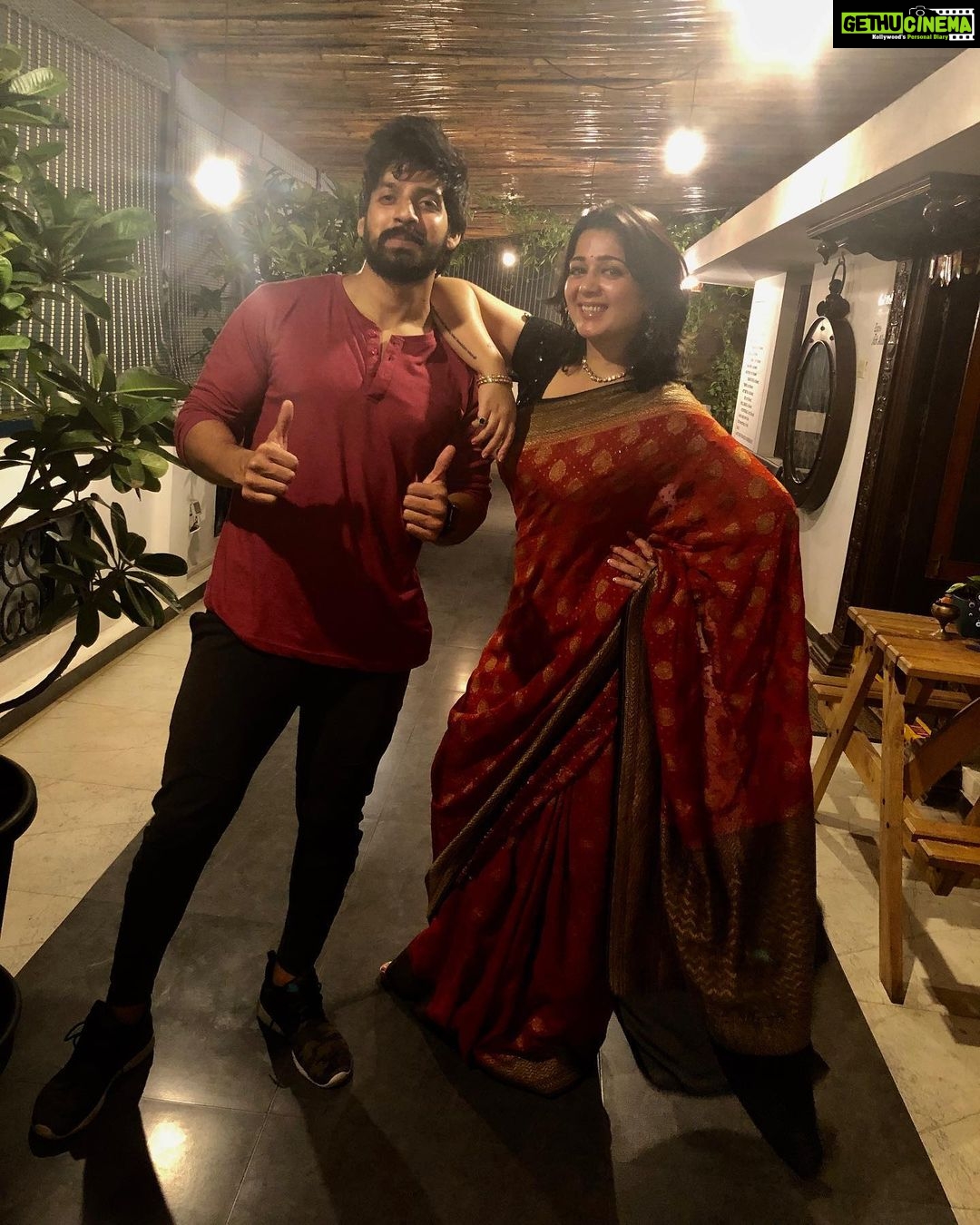 Charmy Kaur Instagram - With our ISMART BIDDAA @iamvishureddy who played a major role behind ISMART BLOCKBUSTER #ismartshankar ššš Oh look at u wearing @beismartdotin BE ISMART casual collection šš»šš» #PCfilm #PCproduct @purijagannadh @puriconnects