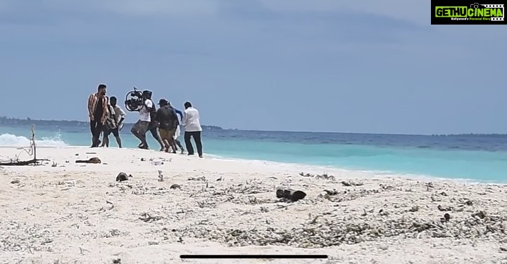 Charmy Kaur Instagram - N tat is how romantic songs r actually shot 😂😂😂 #undipo song #Maldives #ismartshankar Missing the fun already 😂😂😂 #pcfilm