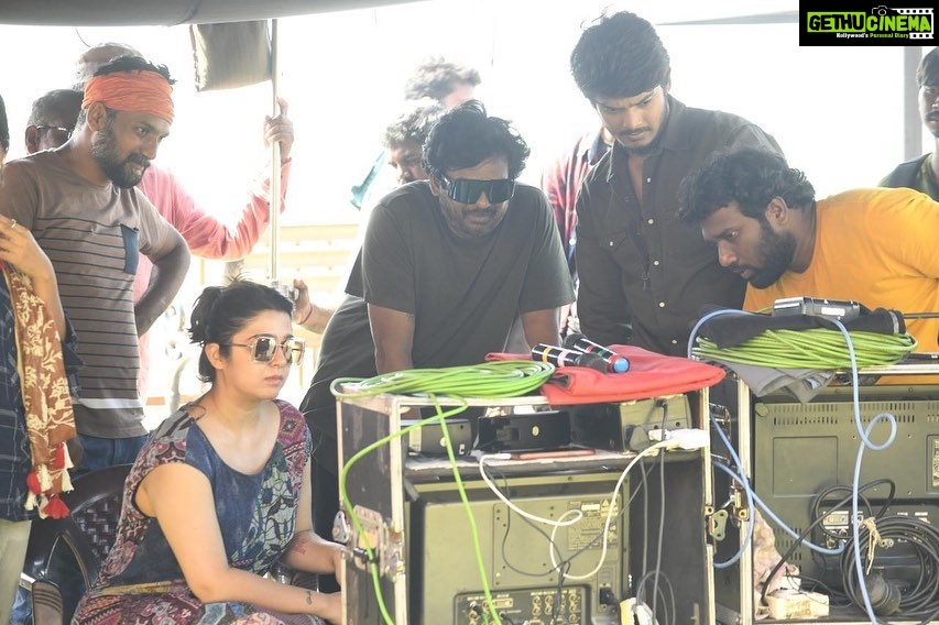 Charmy Kaur Instagram - Beautiful memories from #Romantic shoot! Here are the few working stills 📸 Releasing in Cinemas OCT 29th 🔥 @actorakashpuri @ketikasharma @meramyakrishnan #PuriJagannadh @anil.paduri @sunilkashyapwav @vish_666 @junaid.editor @jonnyshaikartdirector @uttejartiste @meesunaina @deviyyani @temper_vamsi @raviawana @nareshkancharana @puriconnects #PCfilm @haashtagmedia @ursvamsishekar #RomanticOnOCT29th