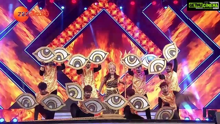 Charmy Kaur Instagram - This was soooo much fun 🤩 Thanks @zee_telugu 🥳 #iSmartShankar ISMART BLOCKBUSTER 💖 @purijagannadh @PuriConnects #pcfilm Visakhapatnam Airport