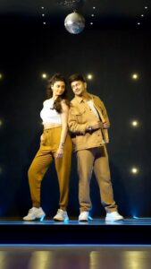 Daisy Shah Instagram - #nwantiti #remix ft. @shahdaisy 🔥 #awezdarbarchoreography Edited by @shailesh_atz 📍@atrangz #atrangz #dance #reels #dancereels Atrangz House