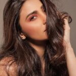 Daisy Shah Instagram – 🍭
.
.
.
📸: @sahil.shivani_
Mua: @vinod1405
Hair: @shab_qureshi786
Stylist: @kmundhe4442
.
.
.
#potrait #livelovelaugh #daisyshah