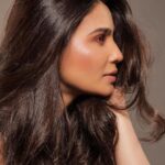 Daisy Shah Instagram – 🍭 
.
.
.
📸: @sahil.shivani_ 
Mua: @vinod1405 
Hair: @shab_qureshi786 
Stylist: @kmundhe4442 
.
.
.
#potrait #livelovelaugh #daisyshah