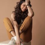 Daisy Shah Instagram – Swipe to see some more smiles 👉🏻
.
.
.
📸 @sahil.shivani_
Stylist: @kmundhe4442 @amorecoutureofficial
Mua: @vinod1405
Hair: @shab_qureshi786
.
.
.
#livelovelaugh #daisyshah