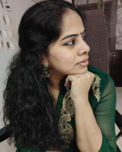 Deepa venkat Instagram - Ichchai moottum pachai niramey..

@vprajagopal:)))

#nofilters #justlikethat #green #jhumkas #athome 
#tgif #awesomeweather #chennairains❤