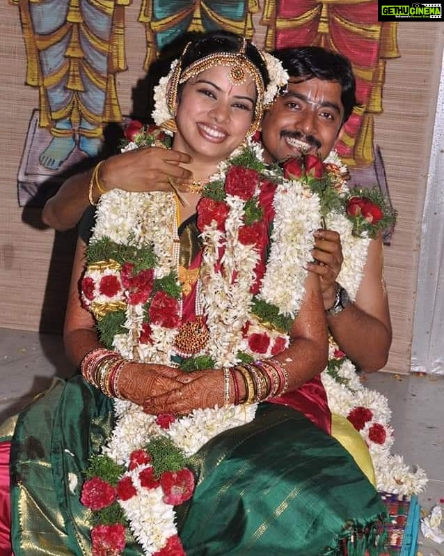 Deepa venkat Instagram - Ten years since this day, Vp:)) Much has happened since, and so much more to come. But you know what's constant.. We're there for each other, no matter what. Always! Happy anniversary to us😀 Here's to the first, of many more tens to come😄😄 #bestdayofmylife #happyanniversarytous #tenyearsandcounting #cheerstomore #familyiseverything #keepthelovecoming #blessed #happydays