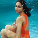 Deepika Padukone Instagram - Sometimes, the safest place to be is underwater…🌊 - Marisa Reichardt #GehraiyaanOnPrime, Watch Now! @shakunbatra @siddhantchaturvedi @ananyapanday @dhairyakarwa @primevideoin @dharmamovies @Viacom18Studios @Jouska.films