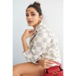 Deepika Padukone Instagram – 🤎🧡💛

@LouisVuitton 
#LouisVuitton 
#LVCapucines