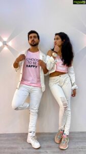 Deepti Sati Instagram - Shuffling with @neeravbavlecha 💕
Follow and remix 
Studio - @ukiyostudio.in 
Special thanks - @tannasweta 
.
.
#reels #reelsinstagram #shuffledance #reelitfeelit #reelkarofeelkaro #dance #dancereels