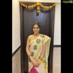 Deepti Sati Instagram – Was too busy digesting the sadhya and paysam 😋🤤
Hence the late post
Wearing – @saanshi_handloom_kuthambully 🌼❤️🌼
#onam2021 #onamspecial #paysamlove #sadhya #foodgasm