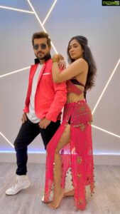 Deepti Sati Instagram - 💧#paanipaani 💧
with @neeravbavlecha 🔥🔥
HMU 💄- @makeupandhair_bypriyankabhatla 
Remix this and don’t forget to tag us ! 
@badboyshah @jacquelinef143 & @aasthagill 
.
.
.
#paanipaani #badshah #jacquelinefernandez #reels #trending #reelsinstagram #feelkaroreelkaro #feelitreelit #dance