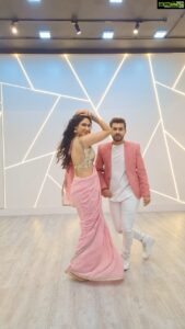 Deepti Sati Instagram - This weekend it is “ Chammak challo  oh Ohooo ooh ....💕💕💕 @neeravbavlecha 
Remix this n tag us ! 
Studio - @ukiyostudio.in 
Special thanks @menonshruthi_b @tannasweta 
Outfit - @the_drape_studio 
.
.
.
.
#reels #reelsinstagram #chammakchallo #weekend #dance #trending #instagood #reelakarofeelkaro #feelitreelit