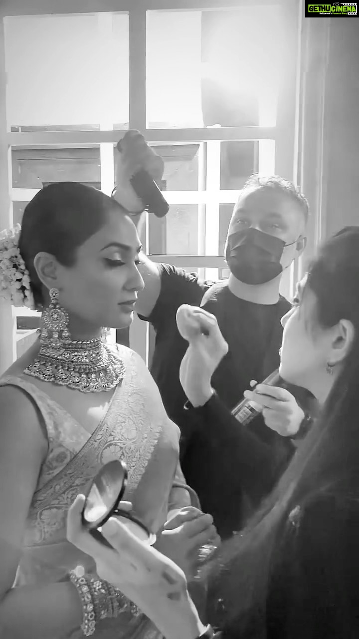 Deepti Sati Instagram - Can’t keep calm to release our Bridal Collection #vcbrides . Our Srivalli @deeptisati in, . @vipulchudasamasalon x @popley.eternal . Lensman: @m_saurabh Makeup: @poojacofficial Hair: @vipulchudasamaofficial Jewellery: @popley.eternal . . #vipulchudasama #popleyeternal #deeptisati #poojachudasama #vchairstory
