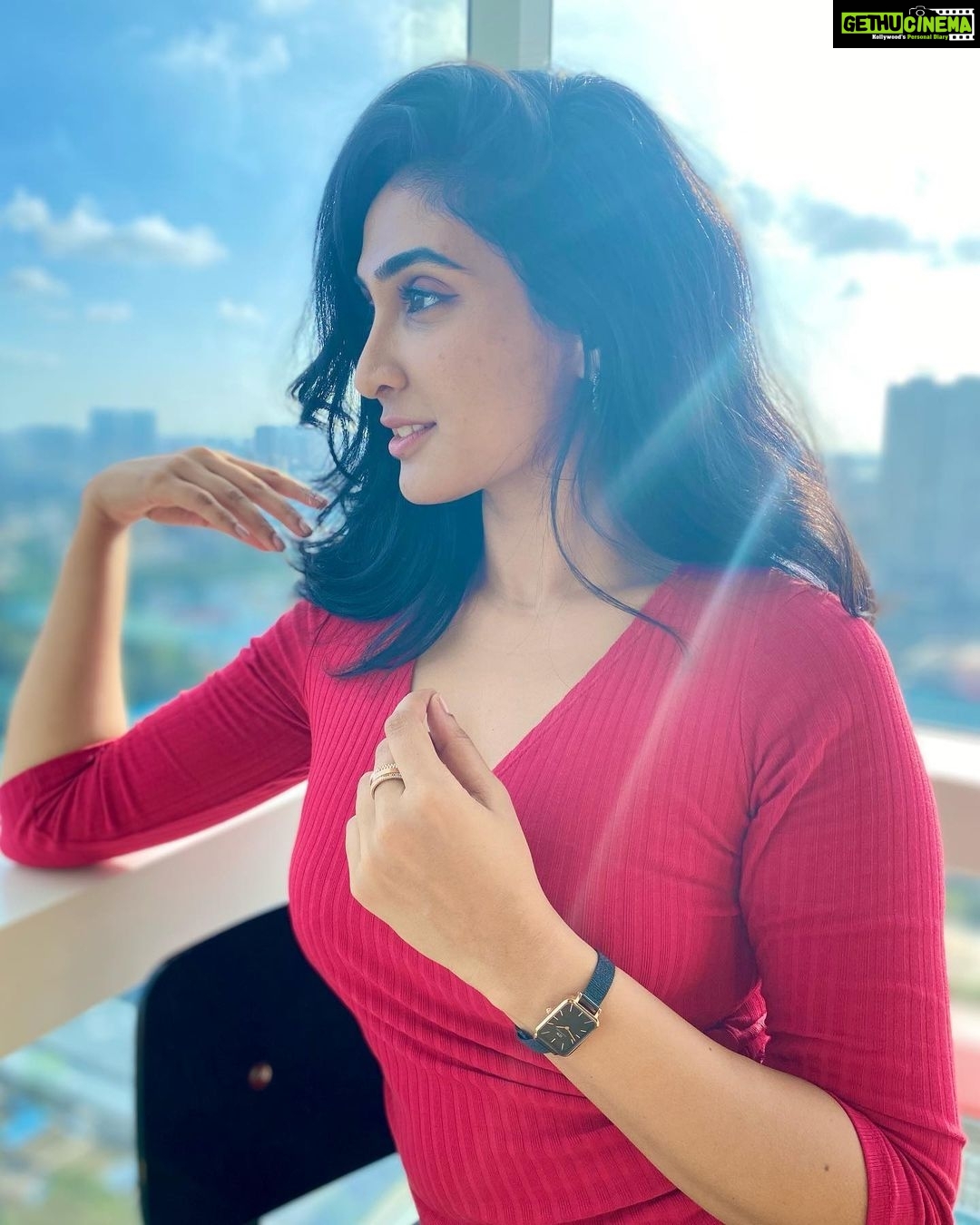 Deepti Sati Instagram - @danielwellington has got you covered this festive season 😍 With their new square dial Quadro and the new Elevation jewellery collection. Bold geometric aesthetics that are delicate yet cleverly eye-catching are perfect to Elevate your look! Discover the full collection and find your favorite jewelry on the website. use my code DEEPTIDW15 during checkout to get 15% off #ad #danielwellington #dwelevation