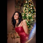 Deepti Sati Instagram - Smiles, cheers and sparkle to all Merry Christmas to all🎄❤️🥰✨ . . Styling : @joe_elize_joy Photography :@arunmathewphotography Photography asst : @annjosalins @abin_km_ Makeup : @ashna_aash_ Outfit : @turmerikofficial Jewellery : @rishirichjewels Styling assisted : @sanliya_sabu Location : @niraamayasamroha