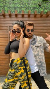 Deepti Sati Instagram - Bang bang bang 😀
@neeravbavlecha 
Location - @rootscafe9 
Special thanks - @menonshruthi_b @tannasweta 
Remix n tag us ✌🏻
