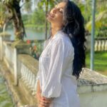 Deepti Sati Instagram - Different mooods when exposed to some Vit D 🤣 ☀️ #sunkissed #tb #moods Pic credit - @rizwan_themakeupboy The SUN