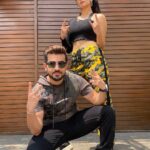 Deepti Sati Instagram - Vrooming together again !! 😬 This time I was the teacher 🤘🏻@neeravbavlecha Join us and remix the trend with some cool moves 💕 #vroom #trending #dance #reels #reelsinstagram #feelkaroreelkaro #danceofinstagram