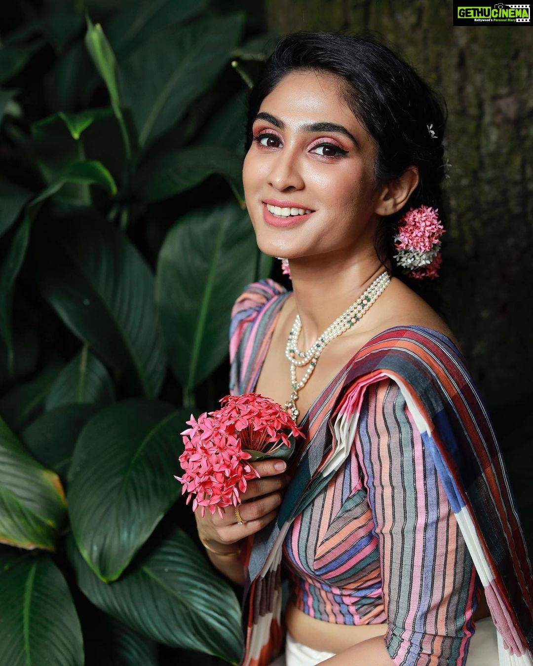Deepti Sati Instagram - Happy guddi padwa 🌼 Happy Ugadi🌼 Happy vishu🌼 Happy baisakhi🌼 Happy navratri 🌼Happy Ramazan 🌼 Happy bihu🌼 Happy cheti Chand 🌼Happy pohela boishakh🌼 Basically just be Happy 😃 #happiness #festivities #lovetoall #blessingstoall