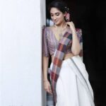 Deepti Sati Instagram - Flora & patterns 🌺 . . . Styled by : @styyledbyjoe @joe_elize_joy Photographer : @ashique_hassan MUAH : @pallavidevika Outfit : @anju_j_o_s_e Jewellery : @mdiamonds_boutique Location : @tridentcochin Shoot coordination : @deejastalin