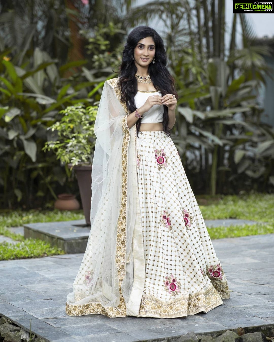 Deepti Sati Instagram - 🤍✨ . . . Styled by : @styyledbyjoe @joe_elize_joy Photographer : @ashique_hassan MUAH : @pallavidevika Outfit : @page3studiobyunaismustafa Jewellery : @mdiamonds_boutique Location : @tridentcochin Shoot coordination : @deejastalin