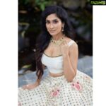 Deepti Sati Instagram - Sometimes classic colors pop more than anything... It is not the absence of color, but the presence of brightness ✨ . . . Styled by : @styyledbyjoe @joe_elize_joy Photographer : @ashique_hassan MUAH : @pallavidevika Outfit : @page3studiobyunaismustafa Jewellery : @mdiamonds_boutique Location : @tridentcochin Shoot coordination : @deejastalin