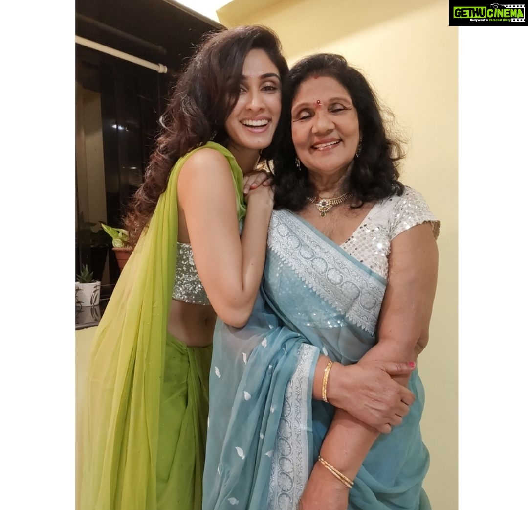 Deepti Sati Instagram - My constant ! #mommy She be my world (well mine started cos of her so ....😁😛) My buddy, confidant , love , chilling partner , support system ( all in one ) I love you to the moon and back 😘 Happy mommy's day to all the beautiful wonderful mom's out there. You guys are the best ! #staysafe #staystrong #lovetoall Home