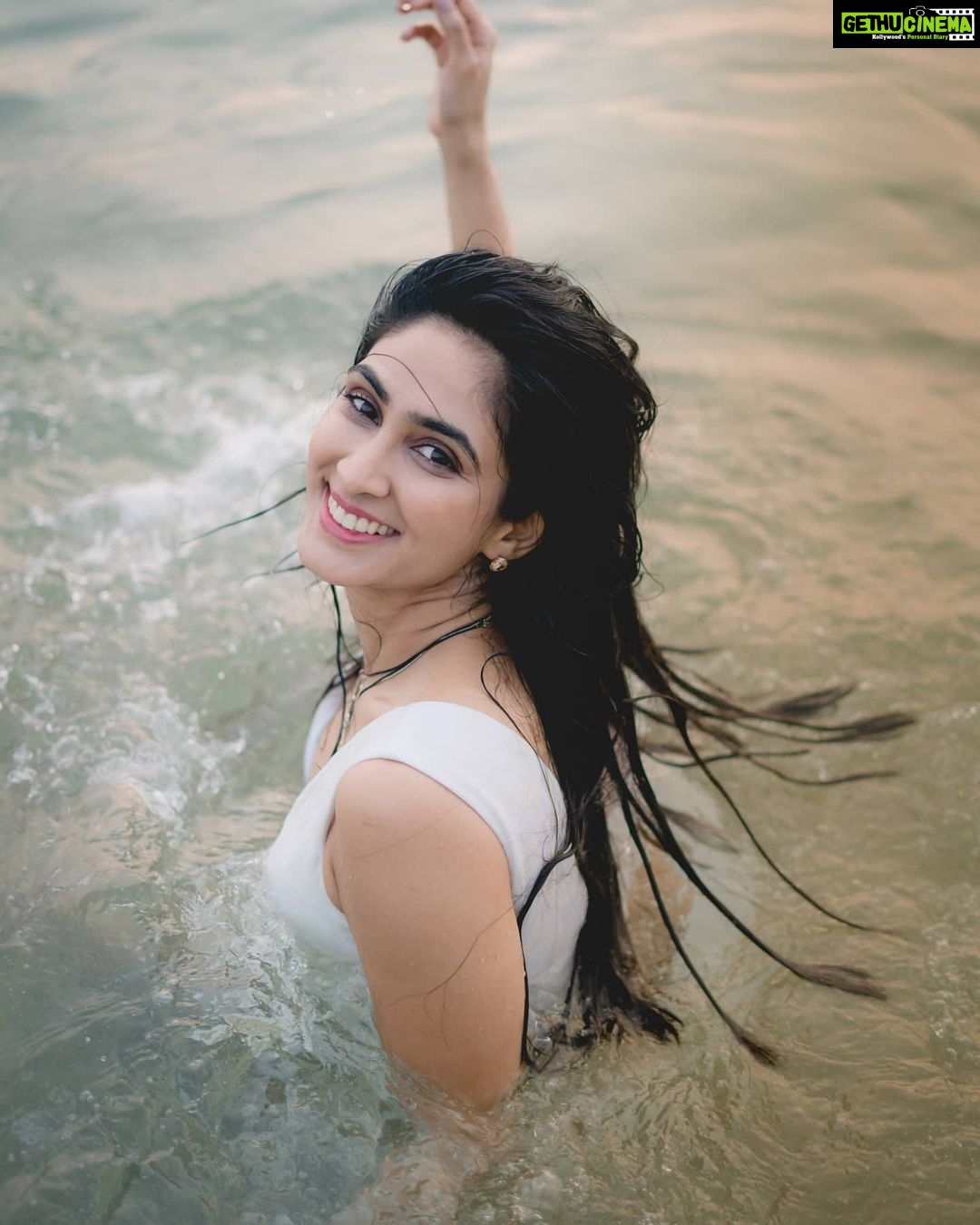 Deepti Sati Instagram - Ocean baby 🌊 Shot by @sathyan_rajan Creative Director : @milanmaliackal MUA: @rizwan_themakeupboy Line Producer: @mithzmathew Fashion tape: @adhs_98 Outfit. @image_.boutique