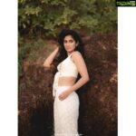 Deepti Sati Instagram - The Waves whisper sonnets for her, Calling her to the soft sandy beach, Cleansing her feet with the salty water of life 🌊 Shot by : @sathyan_rajan Location : @tripislife Creative Director : @milanmaliackal MUA: @rizwan_themakeupboy Line Producer: @mithzmathew Fashion tape: @adhs_98 Outfit : @image_.boutique