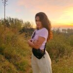 Deepti Sati Instagram - Into the woods 🌳, with Pretty skies and it’s different hues 💕🌅