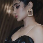 Deepti Sati Instagram - The New Year wasn’t ready for the ones that were so effortlessly rare. The curious soul with rock n roll eyes, you can’t escape their stare... A child of the moon, raised by the sun in a world walked by stars.... Each step forward sets her free, making fear face its scar ! 💕 Photography: @albert_will.i.am Art Direction & Styling: @ohwglo Garment: @droz_official MUA: @zara___makeover Location : @homeworkliving #Fashion2021 #Newyear #Fashionartdirection #fashion #Conceptualphotography #beyondtheart #beyondfashion #vintagefashion #fashionphotography #fashioneditorial #70s #fashionportrait #2021 #fashionphotographyeditorial #fashionphotographyappreciation #artandfashion #fashionphoto #fashionphotographychannel Happy New Year