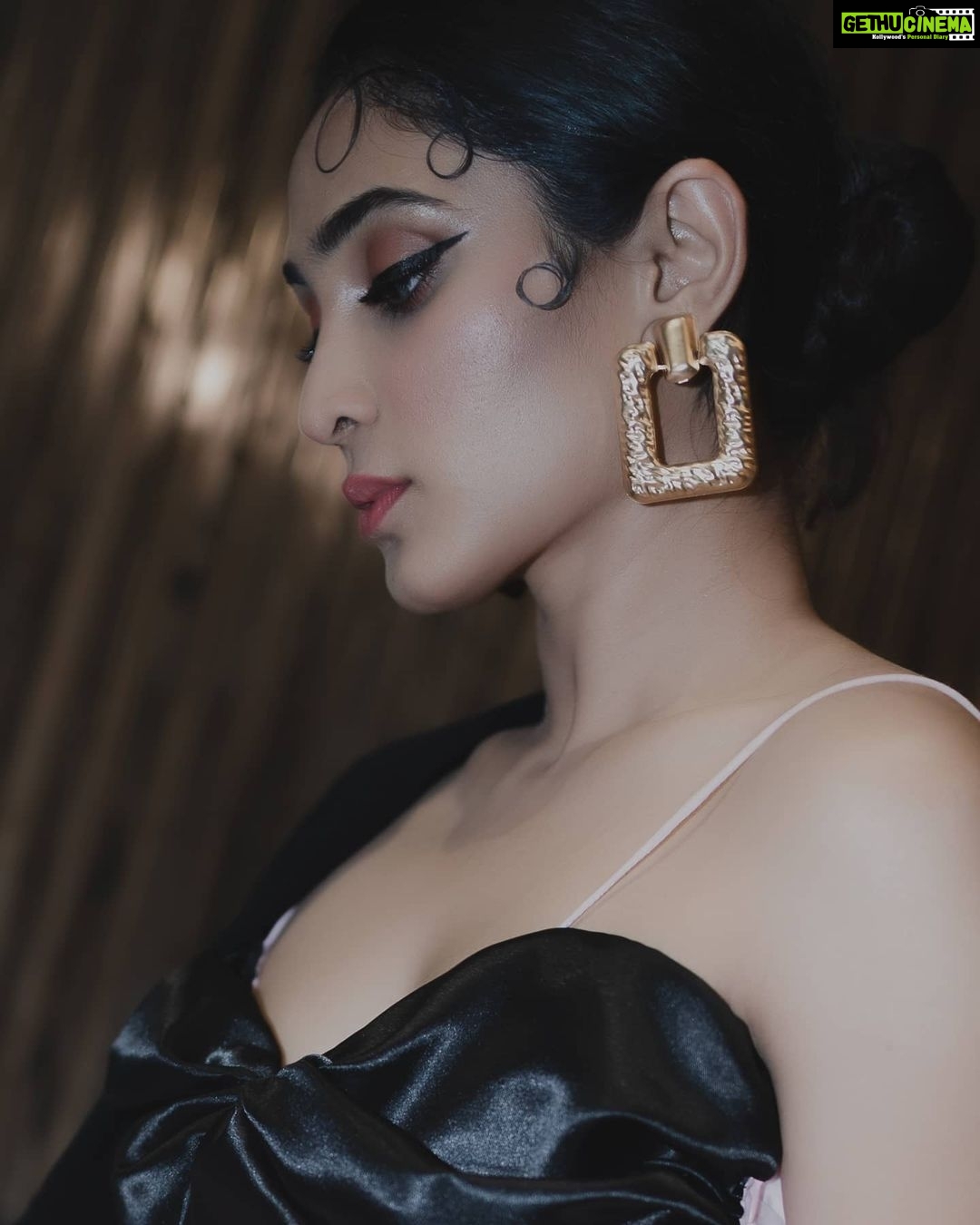 Deepti Sati Instagram - The New Year wasn’t ready for the ones that were so effortlessly rare. The curious soul with rock n roll eyes, you can’t escape their stare... A child of the moon, raised by the sun in a world walked by stars.... Each step forward sets her free, making fear face its scar ! 💕 Photography: @albert_will.i.am Art Direction & Styling: @ohwglo Garment: @droz_official MUA: @zara___makeover Location : @homeworkliving #Fashion2021 #Newyear #Fashionartdirection #fashion #Conceptualphotography #beyondtheart #beyondfashion #vintagefashion #fashionphotography #fashioneditorial #70s #fashionportrait #2021 #fashionphotographyeditorial #fashionphotographyappreciation #artandfashion #fashionphoto #fashionphotographychannel Happy New Year