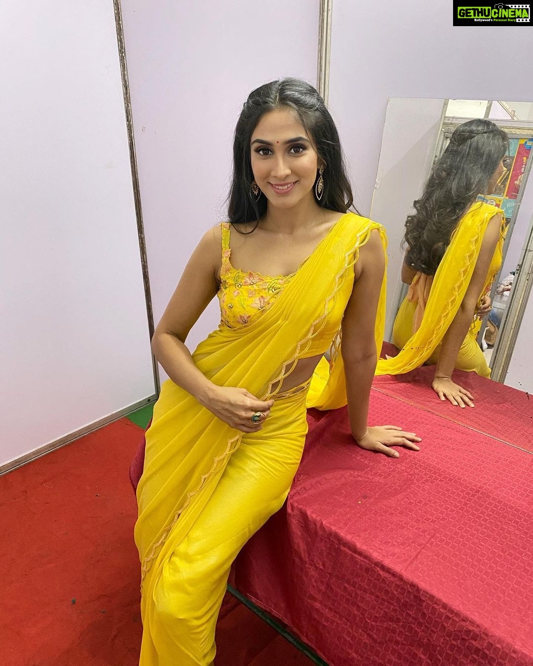 Deepti Sati Instagram - Stay tuned to @asianet tonight at 8 pm !!! A cute performance coming up with none other than @kunchacks Saree - @designmecochin Stylist - @joe_elize_joy Assisted by @kiran_krzz @i_anjlie @styyledbyjoe #asianet #kunchakoboban #deeptisati