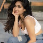 Deepti Sati Instagram - 🌼 Clicked by : @sathyan_rajan Location : @tripislife Creative Director : @milanmaliackal MUA: @rizwan_themakeupboy Line Producer: @mithzmathew Fashion tape: @adhs_98 Cliff Stories