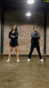 Deepti Sati Instagram - Don't be in shock.... It's just mind block! Reeling it loud !! @99neerav_ anti?!🤪 correct raa? Special thanks @menonshruthi_b Costume - @harshalds Shot and Edited - @kalartistfilms Location- @adildanceacademy