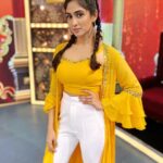 Deepti Sati Instagram - Catch me laughing real hard and doing funny things with a lil bit of dancing only on Asianet comedy stars season 2 !!! Tomm and day after (nov 30 and Dec 1 ) only on @asianet Styled by this cutie @joe_elize_joy @styyledbyjoe Outfit by @aiwasilks Assisted by @kiran_krzz @i_anjlie Thanks guys for all the last min help 🥰 #asianet #comdeystars