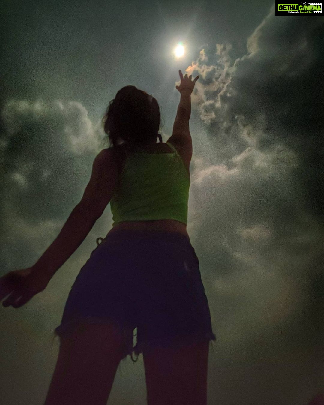 Deepti Sati Instagram - Reaching for it .... #moonlove #fullmoon #peace #love #divinity