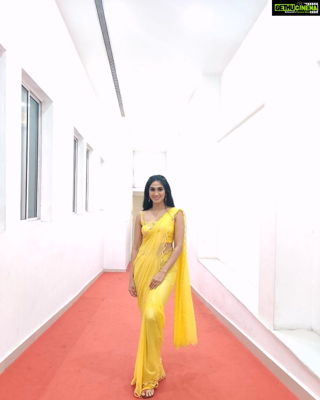 Deepti Sati Instagram - Stay tuned to @asianet tonight at 8 pm !!! A cute performance coming up with none other than @kunchacks Saree - @designmecochin Stylist - @joe_elize_joy Assisted by @kiran_krzz @i_anjlie @styyledbyjoe #asianet #kunchakoboban #deeptisati