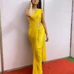 Deepti Sati Instagram - Stay tuned to @asianet tonight at 8 pm !!! A cute performance coming up with none other than @kunchacks Saree - @designmecochin Stylist - @joe_elize_joy Assisted by @kiran_krzz @i_anjlie @styyledbyjoe #asianet #kunchakoboban #deeptisati