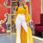 Deepti Sati Instagram - Catch me laughing real hard and doing funny things with a lil bit of dancing only on Asianet comedy stars season 2 !!! Tomm and day after (nov 30 and Dec 1 ) only on @asianet Styled by this cutie @joe_elize_joy @styyledbyjoe Outfit by @aiwasilks Assisted by @kiran_krzz @i_anjlie Thanks guys for all the last min help 🥰 #asianet #comdeystars